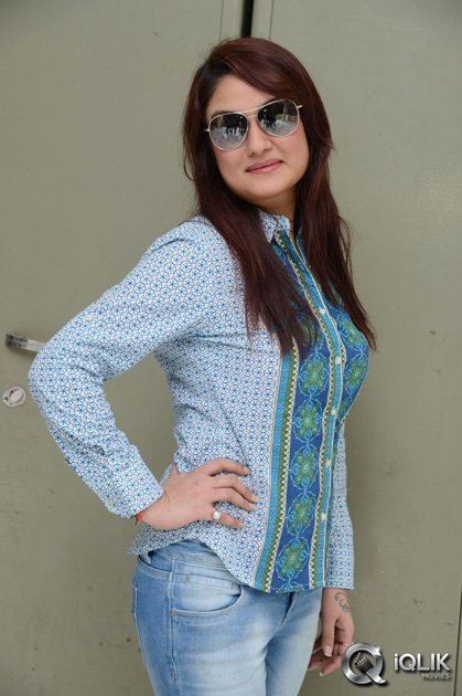 Sonia-Agarwal-at-Amma-Nanna-Oorelithe-Press-Meet